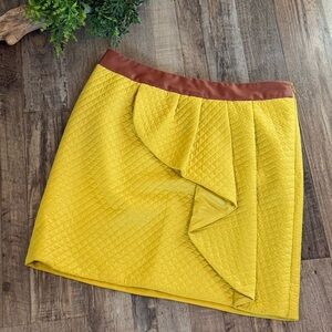 HD in Paris Butter Yellow Quilted Mini Skirt with Brown Waistband Size 6